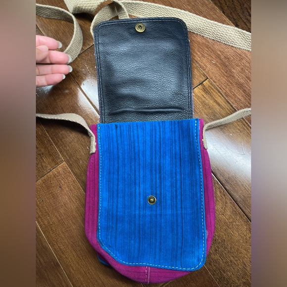 Small handmade suede crossbody bag in pink and blue. - Picture 2 of 10